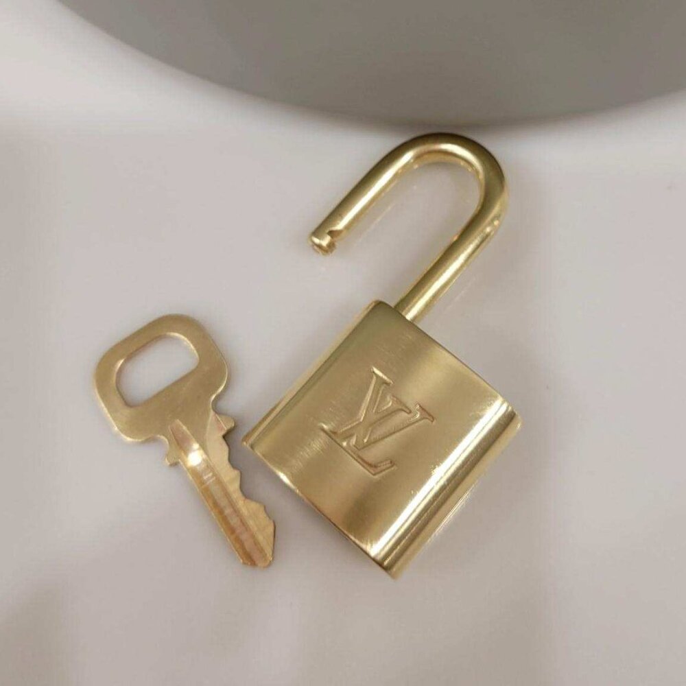 💯 Authentic Louis Vuitton Padlock and Key Gold Brass
